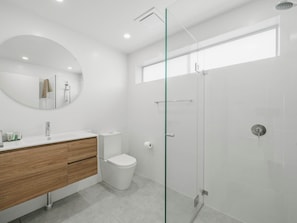 Shower, hair dryer, towels
