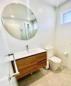 تجهيزات دش، مجففات شعر، مناشف