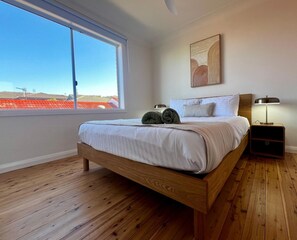 2 bedrooms, desk, iron/ironing board, WiFi