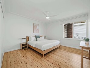 2 bedrooms, desk, iron/ironing board, WiFi