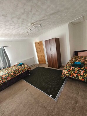 Room | Iron/ironing board, free WiFi - Comfort and Leisure (Salford)