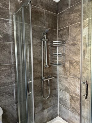 Shared bathroom - Comfort and Leisure (Salford)