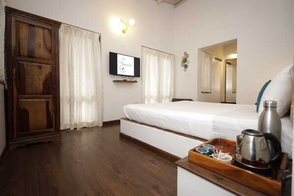 Deluxe Double Room, Balcony, Mountain View | Iron/ironing board, free WiFi