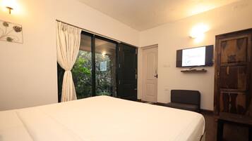Deluxe Double Room, Garden View | Iron/ironing board, free WiFi