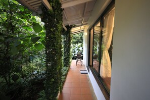 Doppia Deluxe, vista giardino | Ferro/asse da stiro, Wi-Fi gratuito