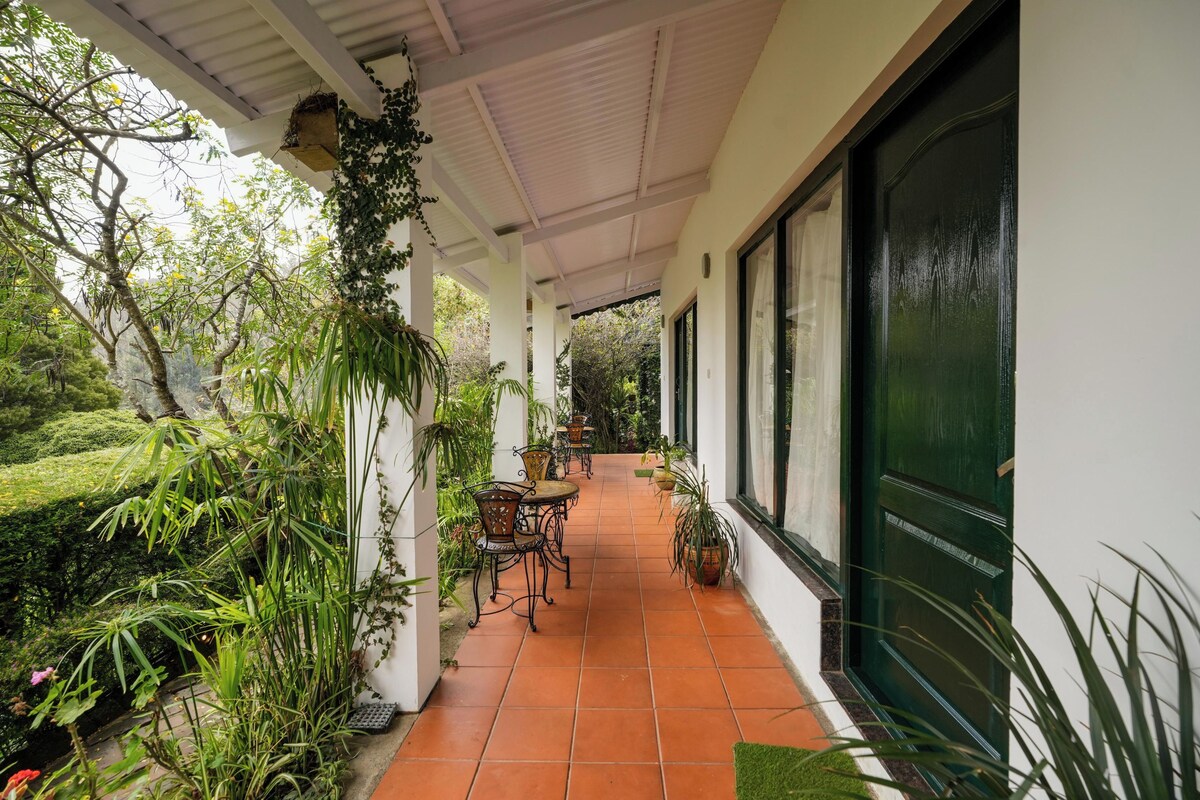 Habitación doble Deluxe, vista a la colina | Terraza o patio