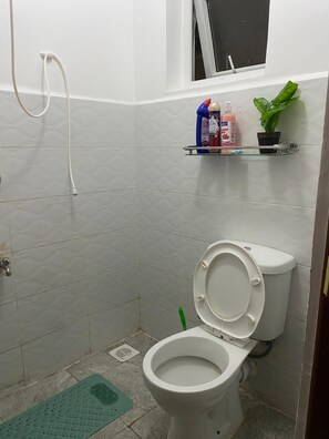 毛巾、肥皂、卫生纸