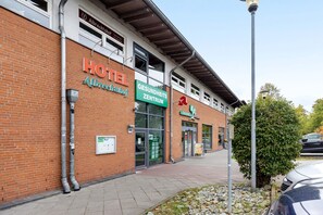 Exterior - Studio Apartment for Relaxation – Perfect for Couples or Small Families (Potsdam / OT Groß Glienicke)