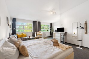 Iron/ironing board, WiFi, bed sheets, wheelchair access - Studio Apartment for Relaxation – Perfect for Couples or Small Families (Potsdam / OT Groß Glienicke)