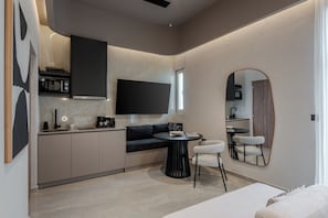 Deluxe Suite, City View | Private kitchen | Mini-fridge, microwave, espresso maker, electric kettle