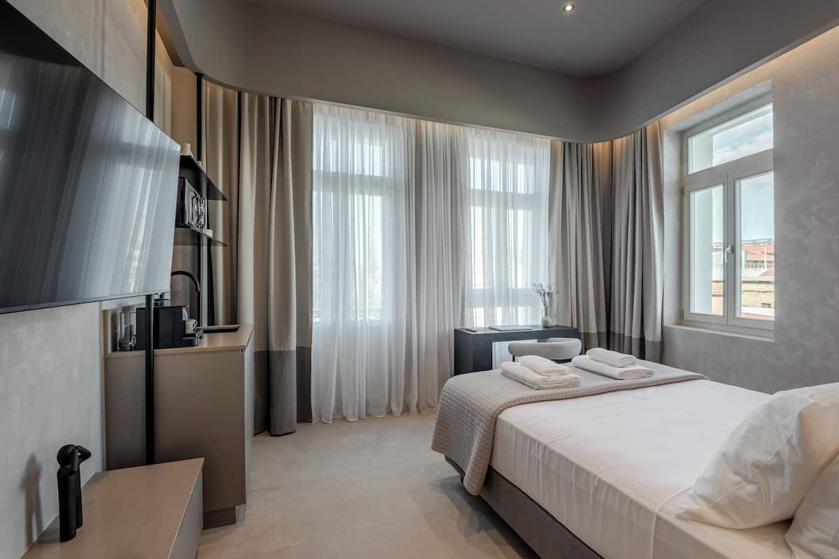 Luxury Suite, 1 Queen Bed, Hot Tub, City View | View from room