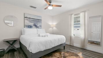 4 bedrooms, desk, iron/ironing board, WiFi