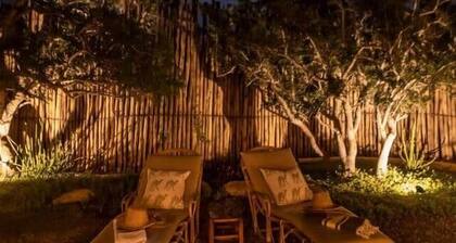 Moonlight Yurt w/Air Con, Garden & Stone Bathroom