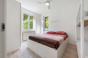 2 chambres, fer et planche à repasser, Wi-Fi, draps fournis