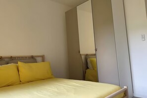 2 chambres, fer et planche à repasser, Wi-Fi, draps fournis