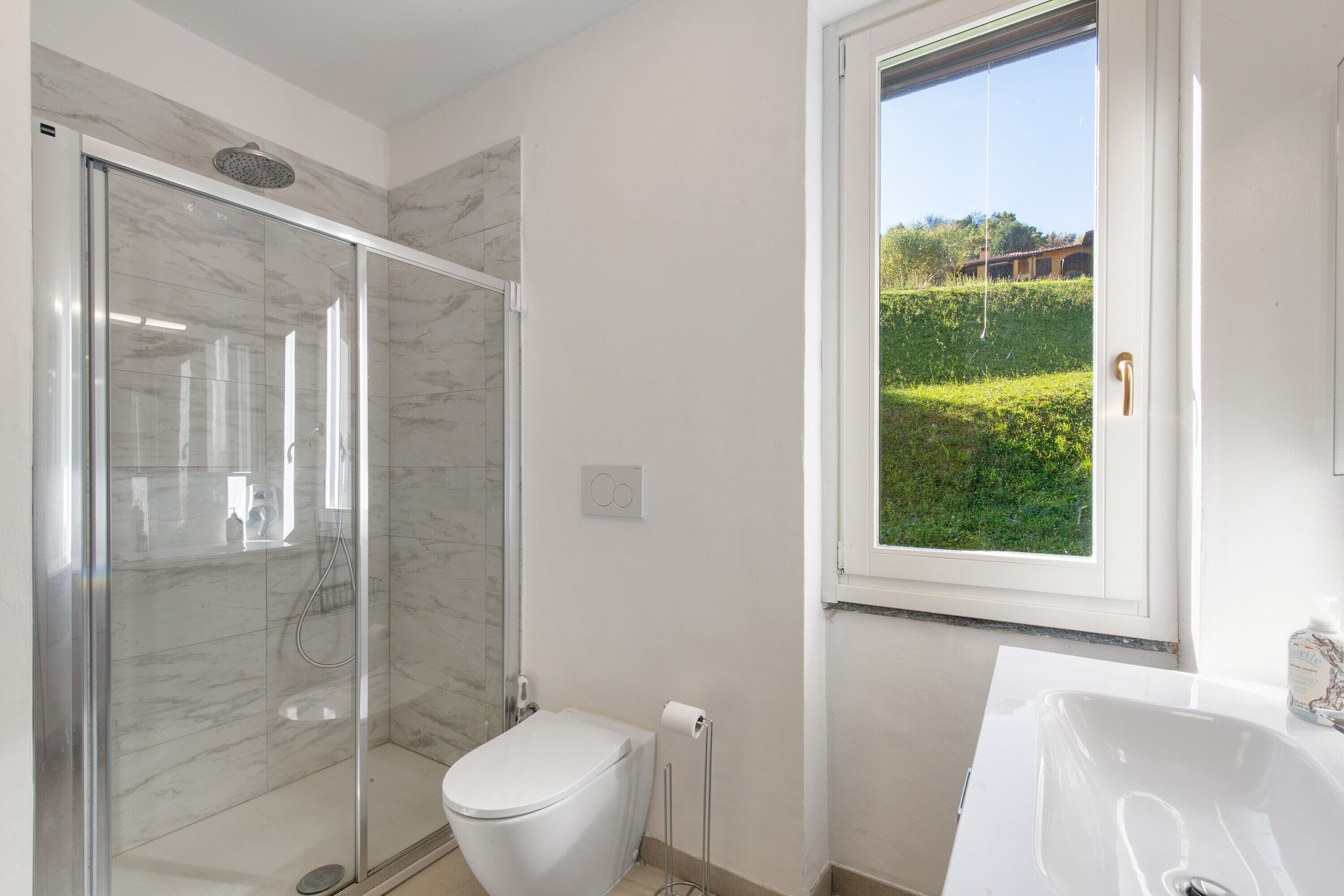 Shower, free toiletries, hair dryer, towels