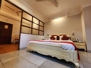 Superior Double Room, City View | Free WiFi - Park Palace Hotel (Kolkata)