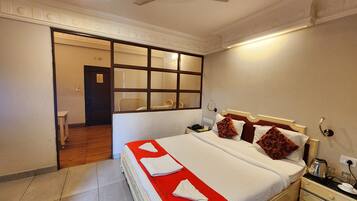 Habitación doble superior, vista a la ciudad | Wifi gratis