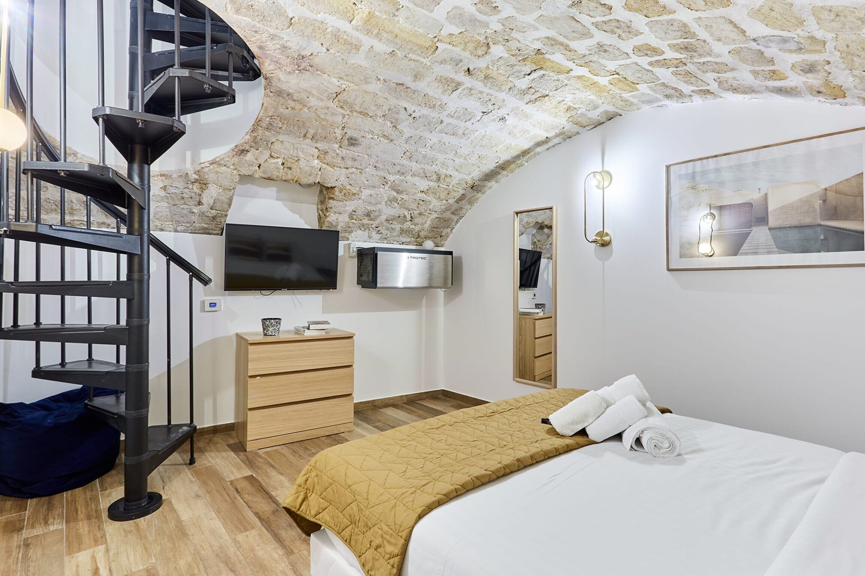 Apartment | 2 bedrooms, laptop workspace, iron/ironing board, bed sheets