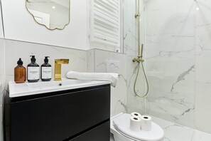 Apartment | Bathroom - Duplex in the Center of Paris (Paris)