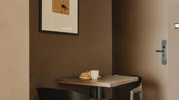 Suite, 1 kingsize bed met slaapbank | Dineren in de kamer