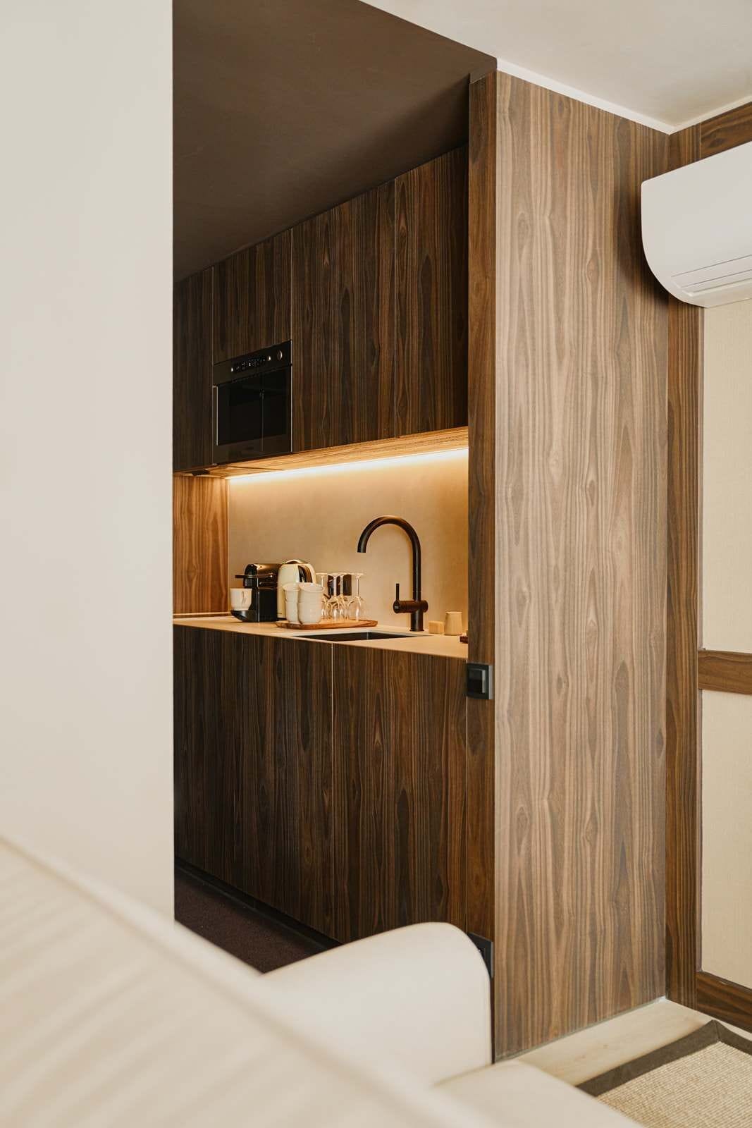 Suite, 1 Tempat Tidur King dengan tempat tidur Sofa | Dapur pribadi | Lemari es, microwave, oven, dan kompor