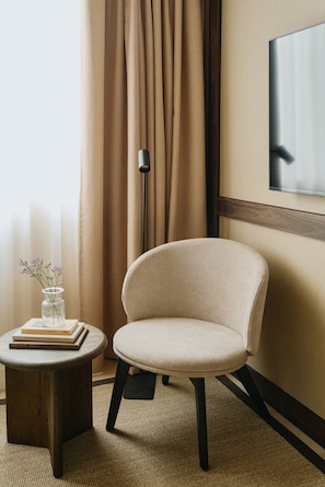 笔记本电脑工作区、遮光窗帘、旅行婴儿床、免费 WiFi