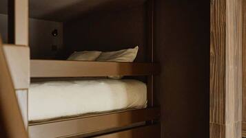 Dúplex, 1 cama de matrimonio grande con sofá cama | Espacio para trabajar con un portátil, cortinas opacas, cuna de viaje