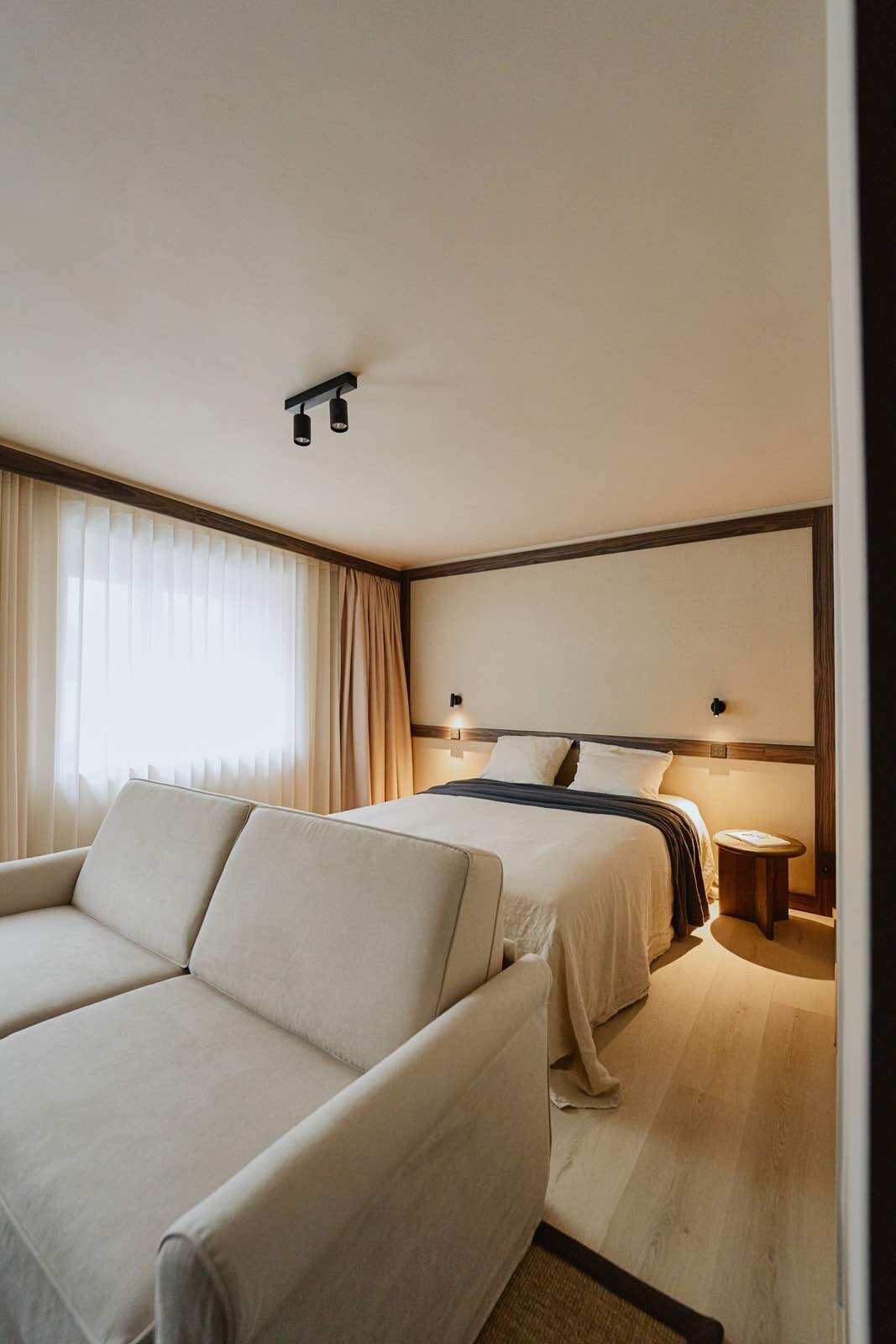 Suite, 1 kingsize bed met slaapbank | Een laptopwerkplek, verduisterende gordijnen, reisbedje, gratis wifi