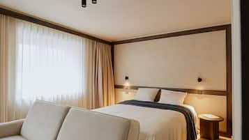 Suite, 1 King-Bett und Schlafsofa | Laptopgeeigneter Arbeitsplatz, Verdunkelungsvorhänge, Reisekinderbett