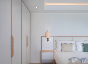 4 bedrooms, desk, iron/ironing board, free WiFi