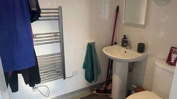 Room, 1 Bedroom, Smoking | Bathroom