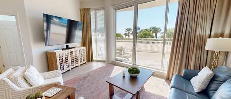 Condo, 3 Bedrooms | Living area