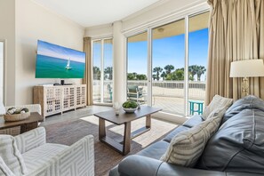 Condo, 3 Bedrooms | Living area