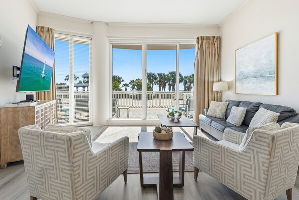 Condo, 3 Bedrooms | Living area