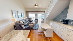 Condo, 3 habitaciones | Área de sala de estar