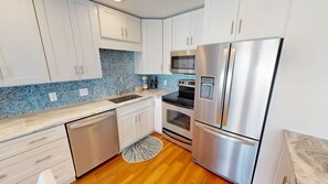 Huoneisto, 3 makuuhuonetta | Yksityinen keittiö | Jääkaappi, kahvin-/teenkeitin, leivänpaahdin