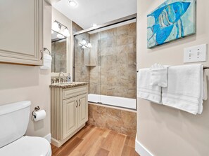 Condo, 1 chambre | Salle de bain | Serviettes fournies
