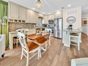 Appart'hôtel, 1 chambre | Cuisine privée | Réfrigérateur, four, cafetière/bouilloire, grille-pain