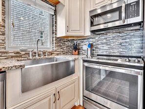 Condo, 1 Bedroom | Private kitchen