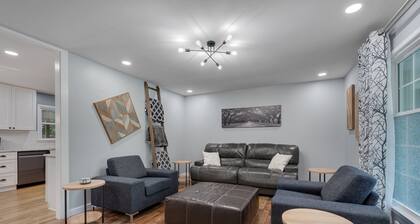 Relaxing Retreat Near North Hills & Downtown 3 Bedroom Home
