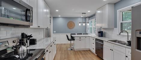 House, 3 Bedrooms | Private kitchen