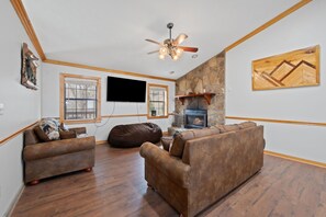 House, 3 Bedrooms | Living area