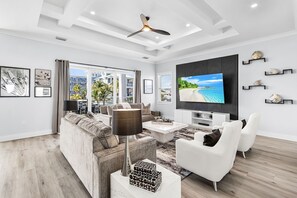 House, 6 Bedrooms | Living area | Smart TV