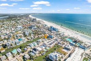 House, 6 Bedrooms | Beach