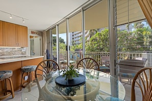 Condo, 2 Bedrooms | Dining