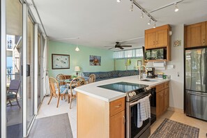 Private kitchen - Kamaole Nalu, #202 2 Bedroom Condo (Kihei)