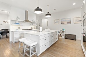 Réfrigérateur, micro-ondes, four, lave-vaisselle