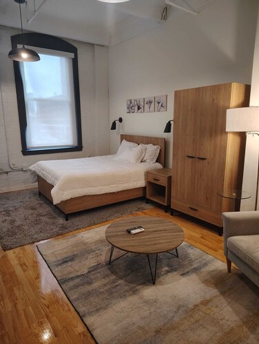 Modern Private Furnished Studio Downtown Hartford