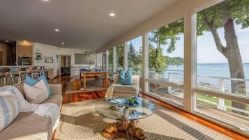 TV, fireplace, stereo, offices